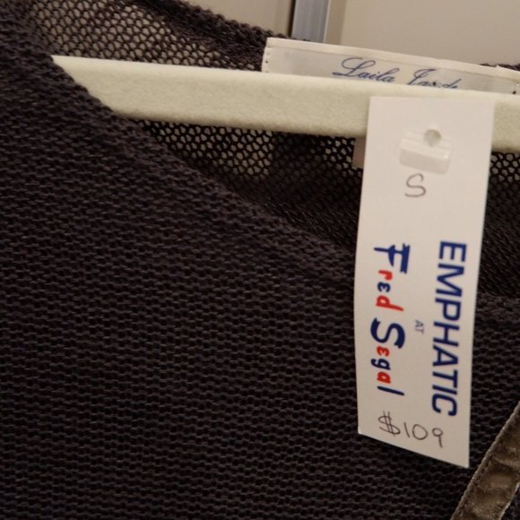 Laila Jayde Grey Sweater - Picture 5 of 5